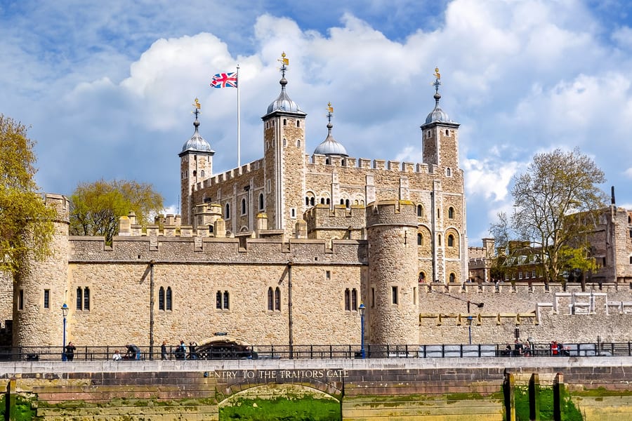 Tiket Lewati Antrean Jembatan Menara dan Tur Panduan Akses Awal Menara London dengan Upacara Pembukaan oleh Beefeater, London