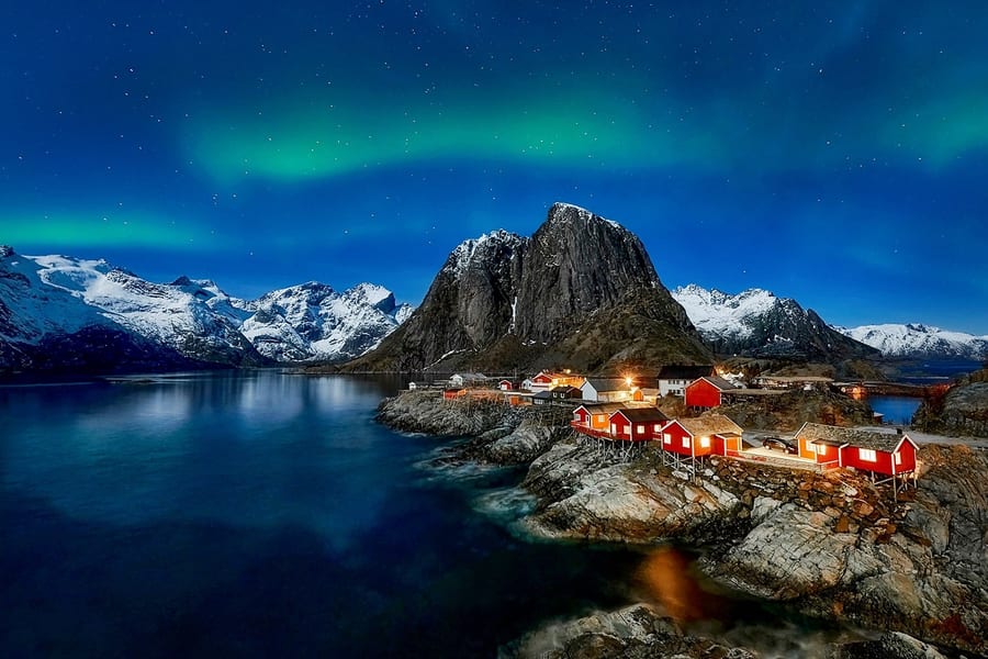 Northern Lights Chase Minibus Tour with Campfire, Tromso