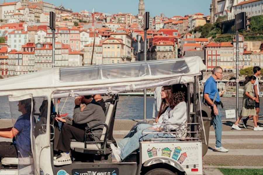 Oporto: Tour privado de 1.5 horas en tuk-tuk eléctrico, at Porto Tuk Tuk Tours, Porto