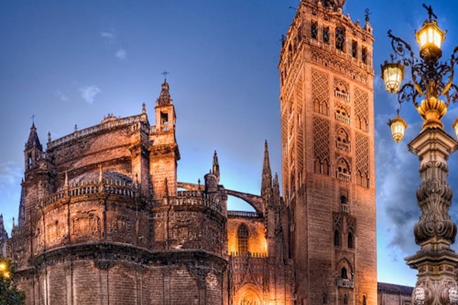 সিয়াটল: গাইডেড নাইট ট্যুর, at Seville City Tours, Seville