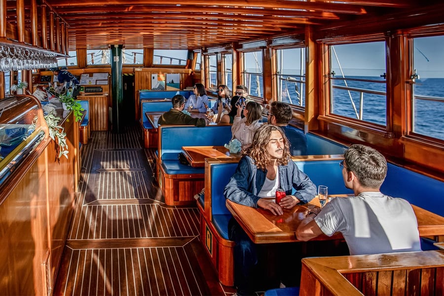 Crucero turístico en Barcelona en una Goleta de Madera, at City Sailing Barcelona Tickets Office, Barcelona