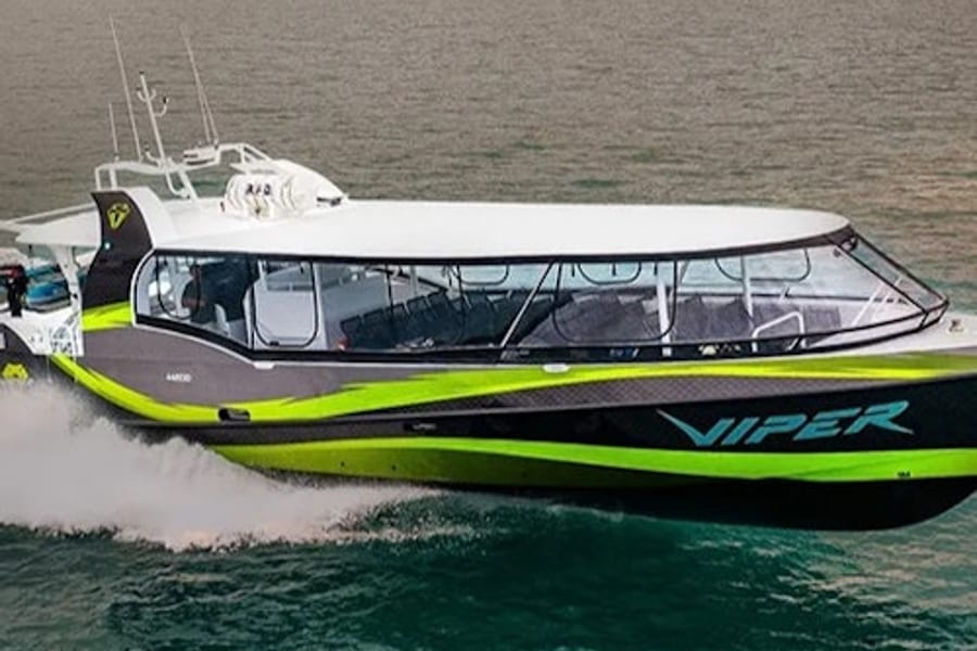 大堡礁及白天堂海灘:導覽浮潛之旅, at Airlie Beach Cruises, Airlie Beach