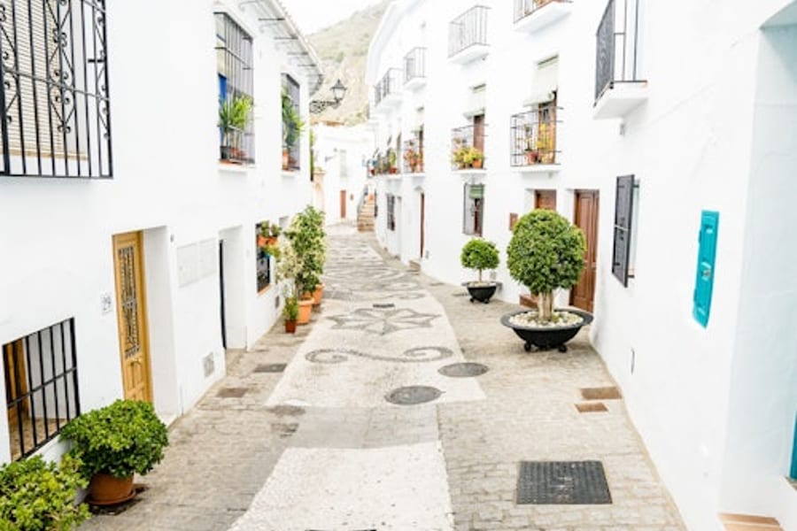 Nerja & Frigiliana: Guided Tour from Granada