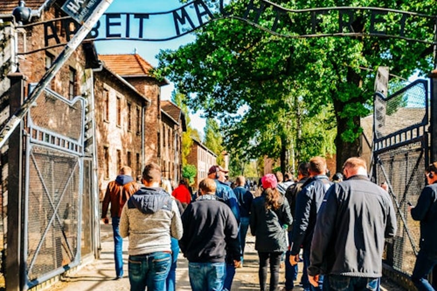 Auschwitz-Birkenau: Guided Tour + Transfers
