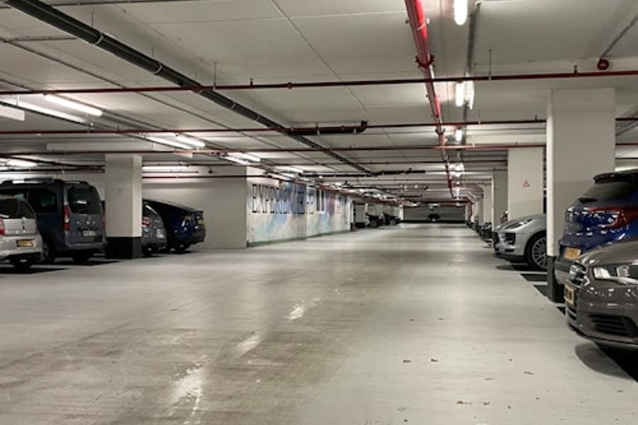 Mobypark Амстердам: Парковка у отеля Леонардо Рембрандтпарк, at Amsterdam Parking, Amsterdam