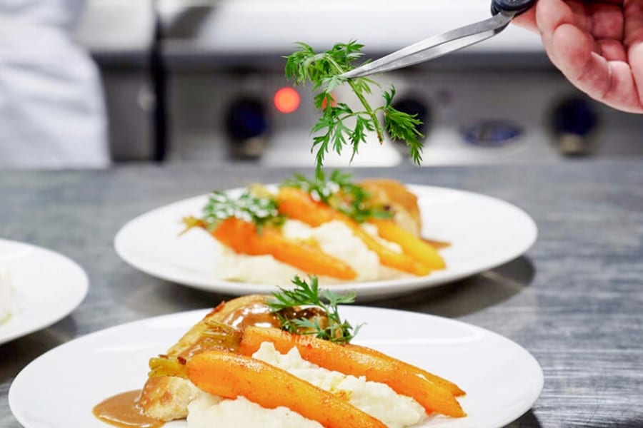 कैपिटेन फ्राकस सीन नदी डिनर क्रूज़, at Le Capitaine Fracasse, Paris