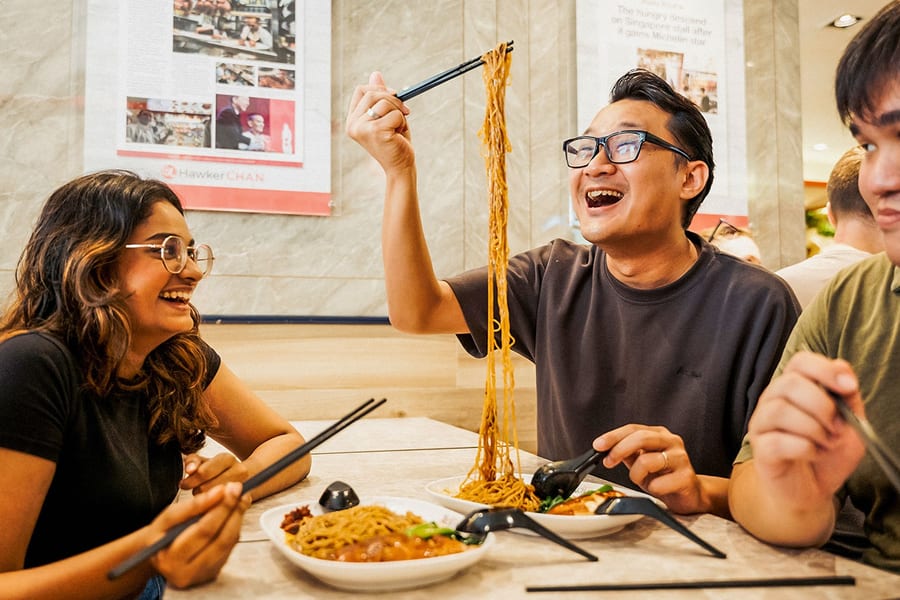 Geleide Michelin en Lokale Hawker Eten Tour, at Chinatown MRT Station, Singapore
