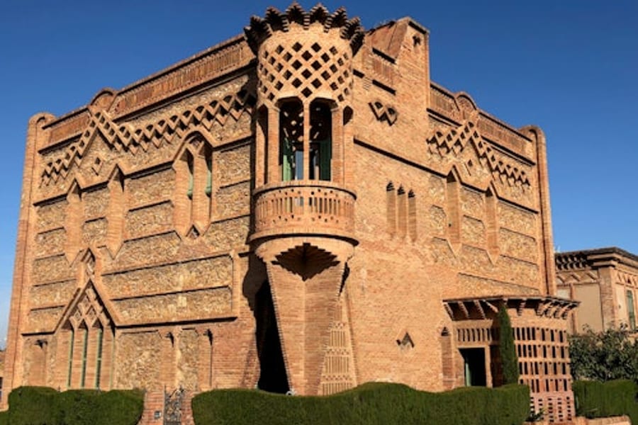 Nhà nguyện Gaudí & Colonia Güell + Hướng dẫn âm thanh, at Colonia Güell Crypt, Santa Coloma De Cervello
