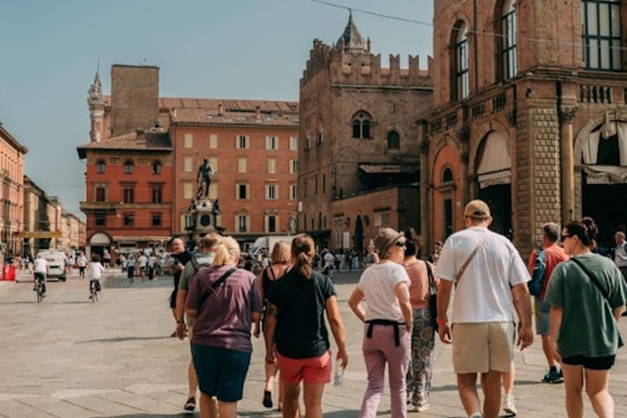 Bologne : Visite guidée à pied + Entrée à l'Archiginnasio, at Bologna City Tours, Bologna