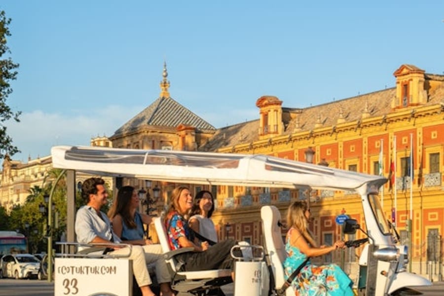 Sevilla: 2-Uur Durende Tour met Privé Elektrische Tuk Tuk, at Seville City Tours, Seville