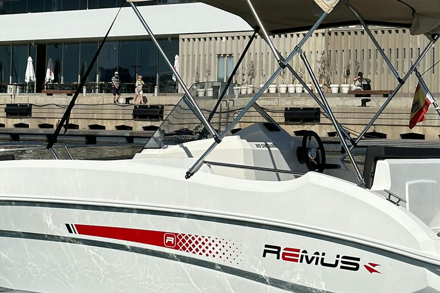 Unlicensed Boat, Valencia