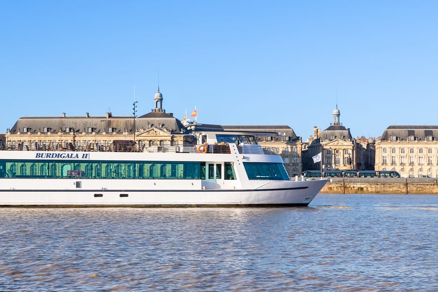 1.5-Hour Bordeaux River Cruise with Wine and Canelé Tasting, Bordeaux