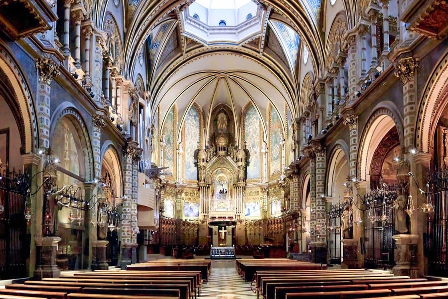 From Barcelona: Montserrat Day Trip & Guided Tour + Black Madonna Access, Barcelona