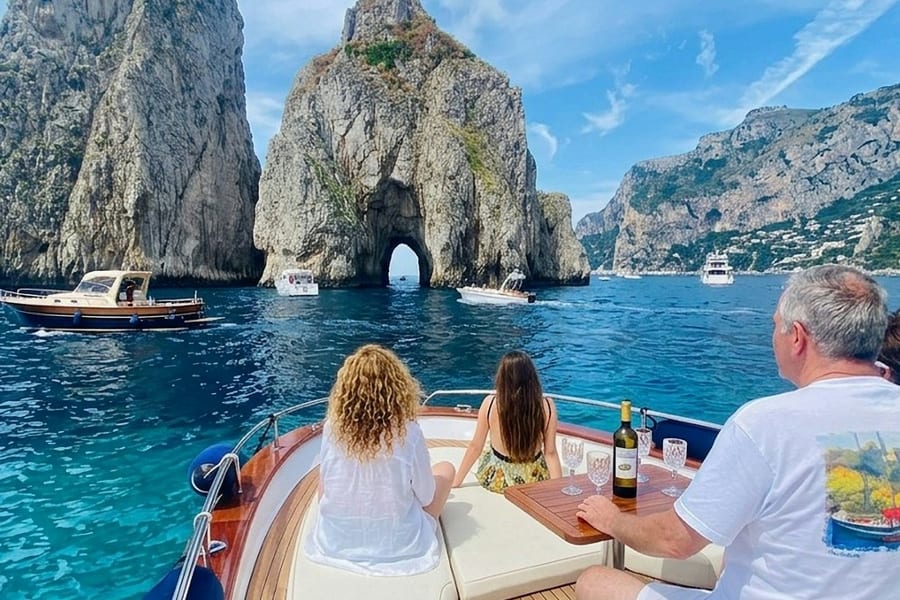 Capri: Boat Tour from Positano + Brunch + Drinks + Snorkeling, Capri