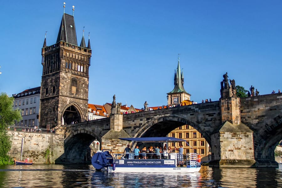 Tour de Barco Ciclo em Praga com Cerveja Ilimitada, Prague