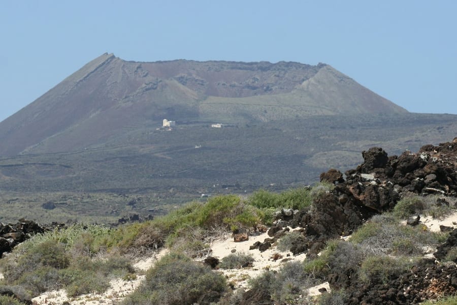 La Corona Volcano & Famara Cliffs: Guided Tour + Transfers, Lanzarote