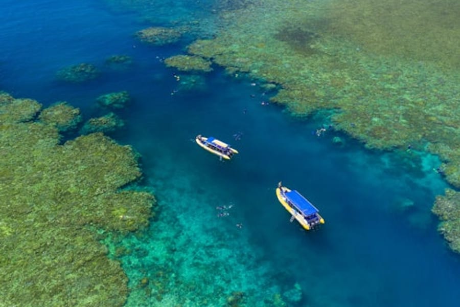 惠森代斯海洋漂流及景觀飛行組合, at Ocean Rafting, Airlie Beach