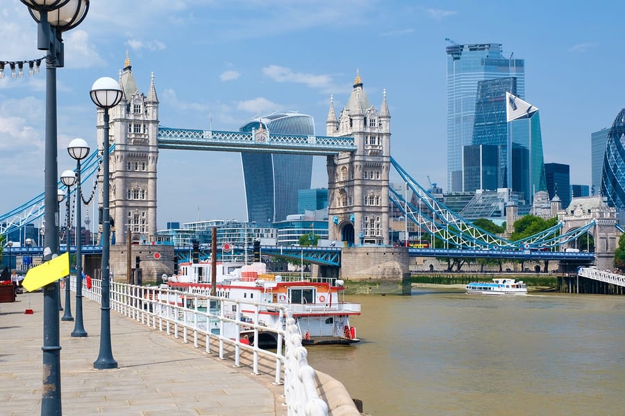 Tur Panduan ke Tower Bridge dan Ruang Mesin dengan Pelayaran di Sungai Thames, London