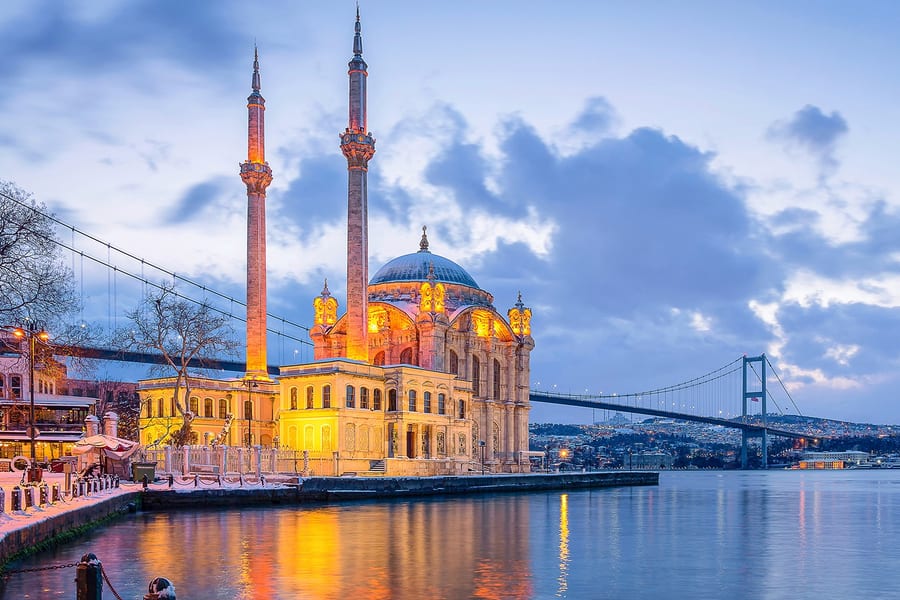 Crociera Serale sul Bosforo con Cena, Spettacoli e Bevande Illimitate, Istanbul