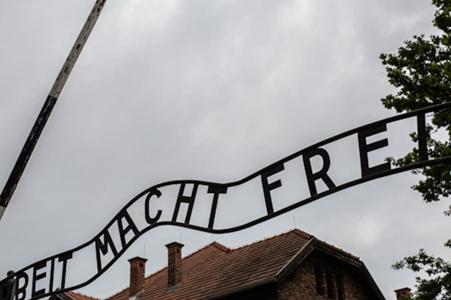 Auschwitz-Birkenau: Guided Tour + Private Transfer