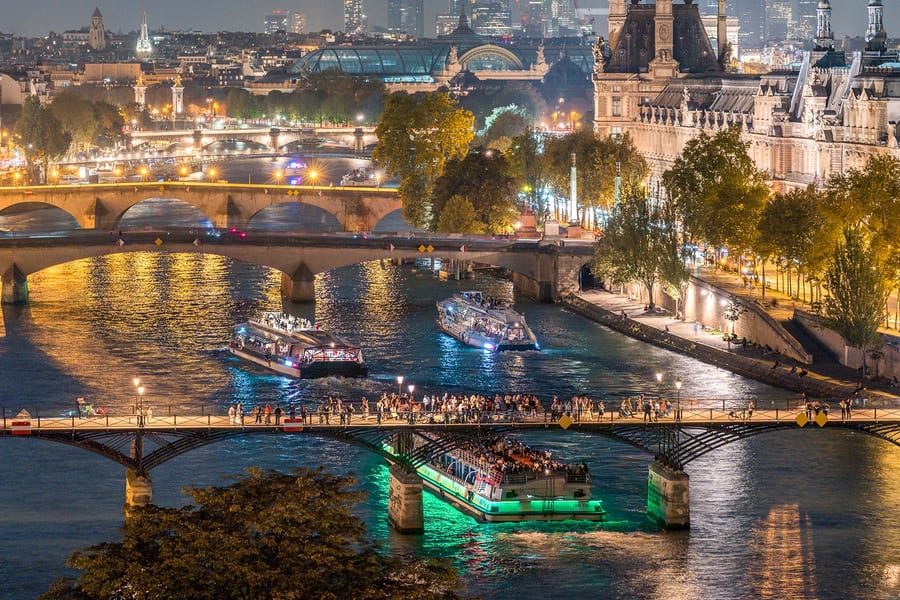 塞納河遊船晚餐,伴隨現場音樂及法國菜單, at Bateaux-Mouches, Paris
