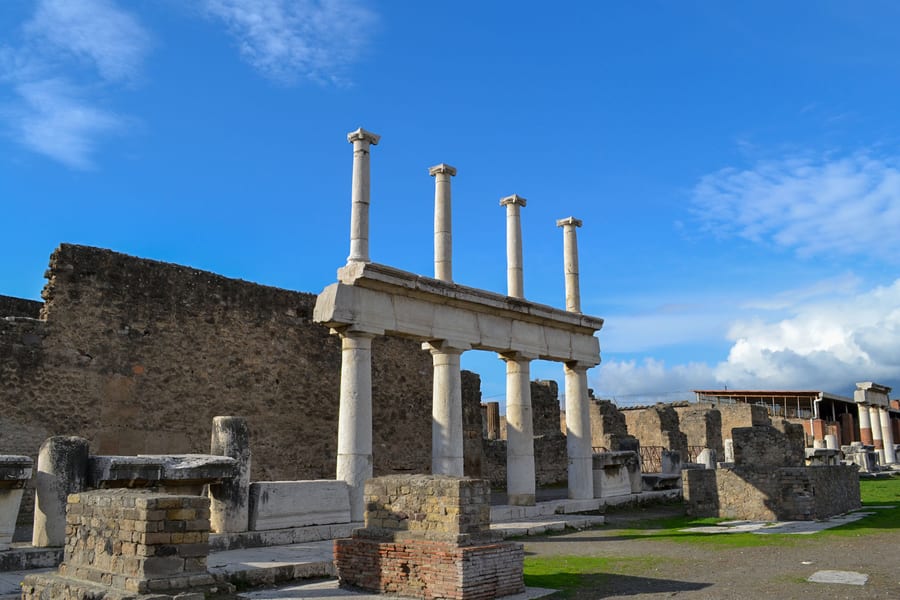 Tour Guidato per Piccoli Gruppi a Pompei e Villa dei Misteri, at Piazza Porta Marina, 80045 Pompei NA, Italia, Pompeii and Naples
