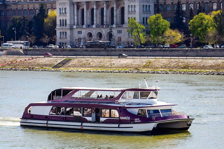 Budapest Evening Danube River Sightseeing Cruise with Unlimited Prosecco, Budapest