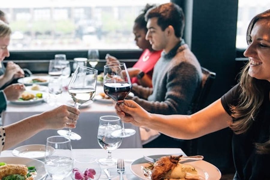 শিকাগো: লেক মিশিগান প্রিমিয়ার ডিনার ক্রুজ, at Chicago Cruises, Chicago