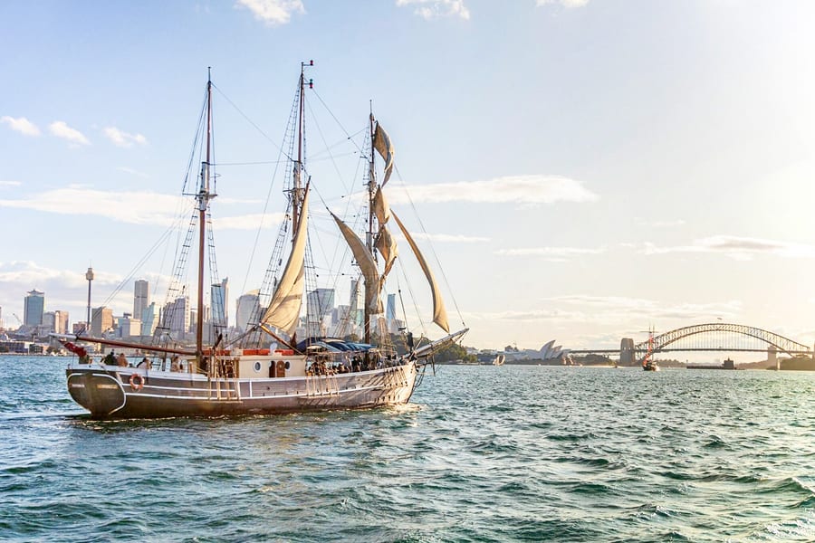 Du thuyền trên tàu buồm cao cho bữa trưa hoặc bữa tối tại cảng Sydney, Sydney