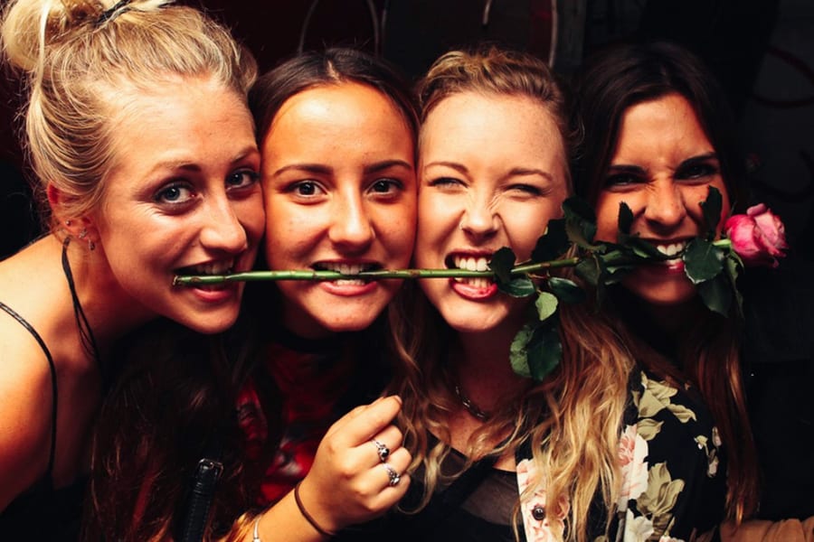 Pub Crawl de Praga & Festa Internacional com Shot de Boas-Vindas & Entrada VIP, Prague