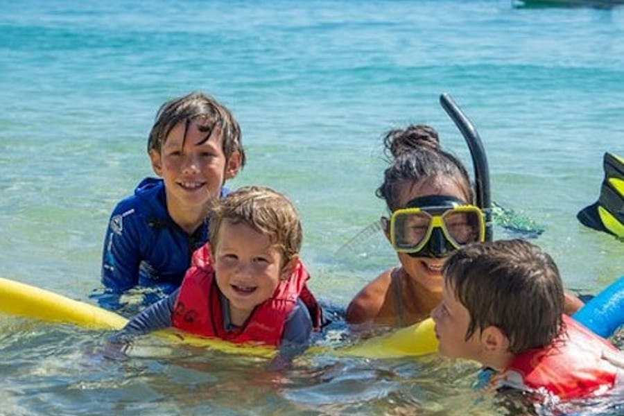 Frankland Islands Reef: Guided Day Cruise from Cairns + Snorkeling + Lunch