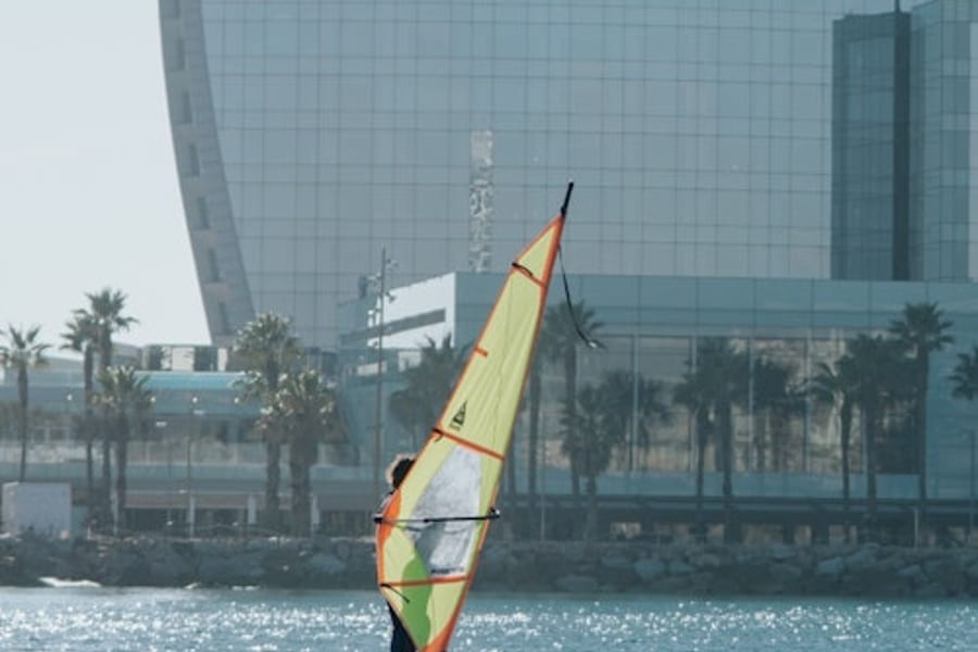 Barcelona: Kelas Selancar Angin dengan Pemandu, at Barcelona Water Sports, Barcelona