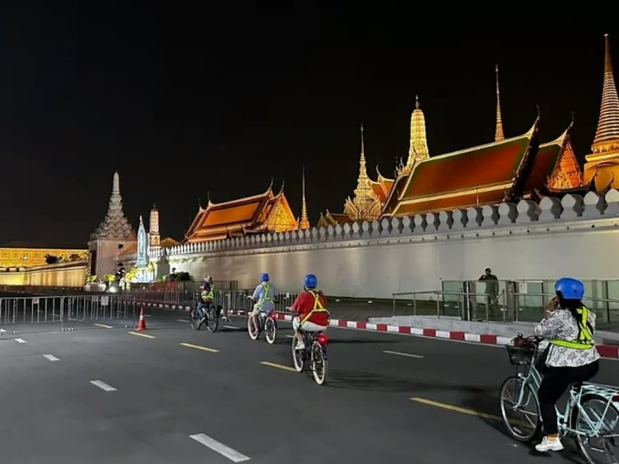 Bangkok : Tour guidé à vélo au coucher du soleil + Dîner
