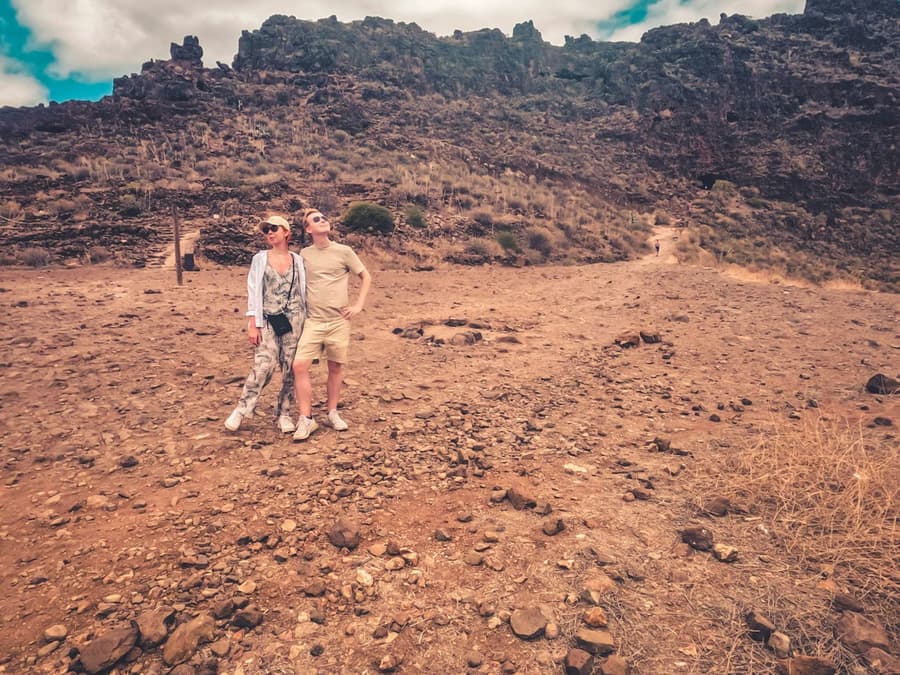 Gran Canaria: Guided Red Canyon Tour + Transfers + Local Products Tasting