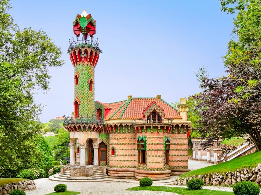 Gaudí's El Capricho: Guided Tour