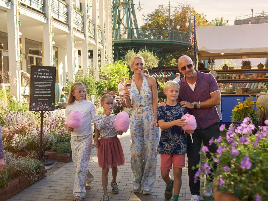 Copenhagen Card - HOP: 40+ Attractions incl. Tivoli + Hop-on Hop-off Bus