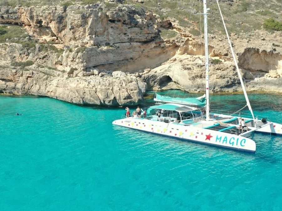 Mallorca: Catamaran Sailing Trip + Lunch or Dinner + Drinks