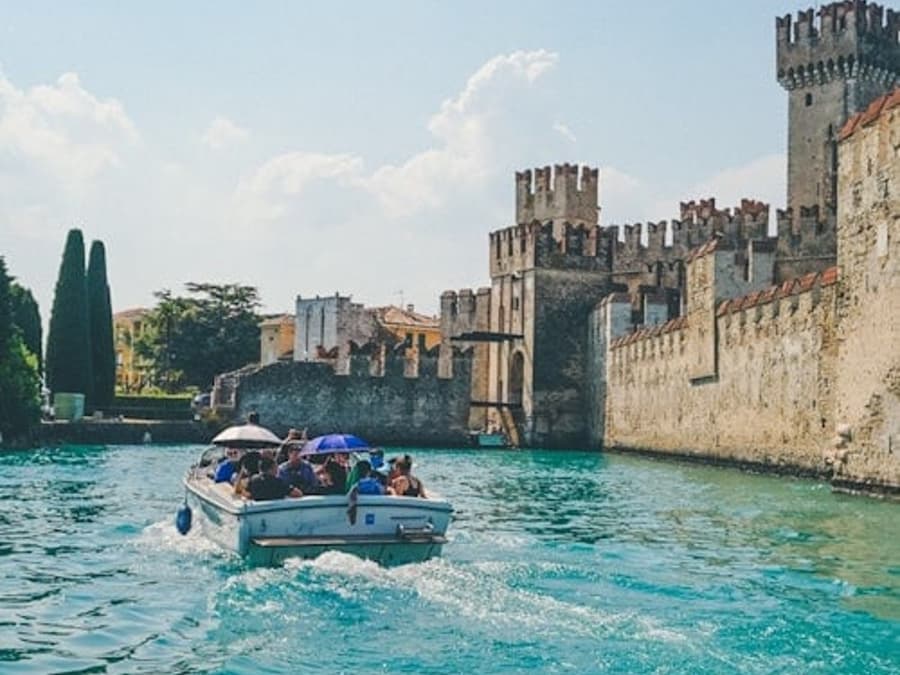 Sirmione: Recorrido a pie + Tour en barco