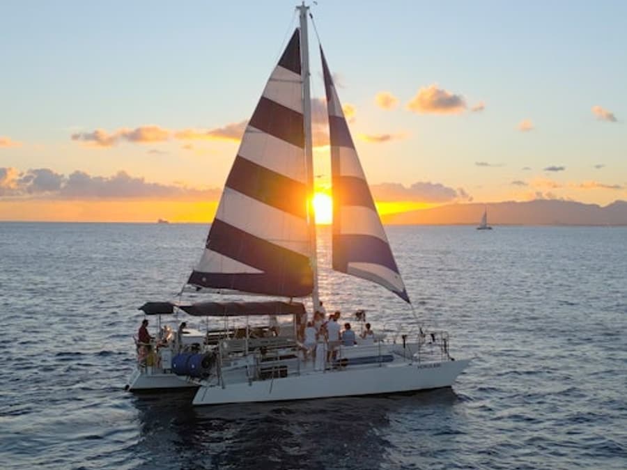 Waikiki: Sunset Sailing Tour with Swim