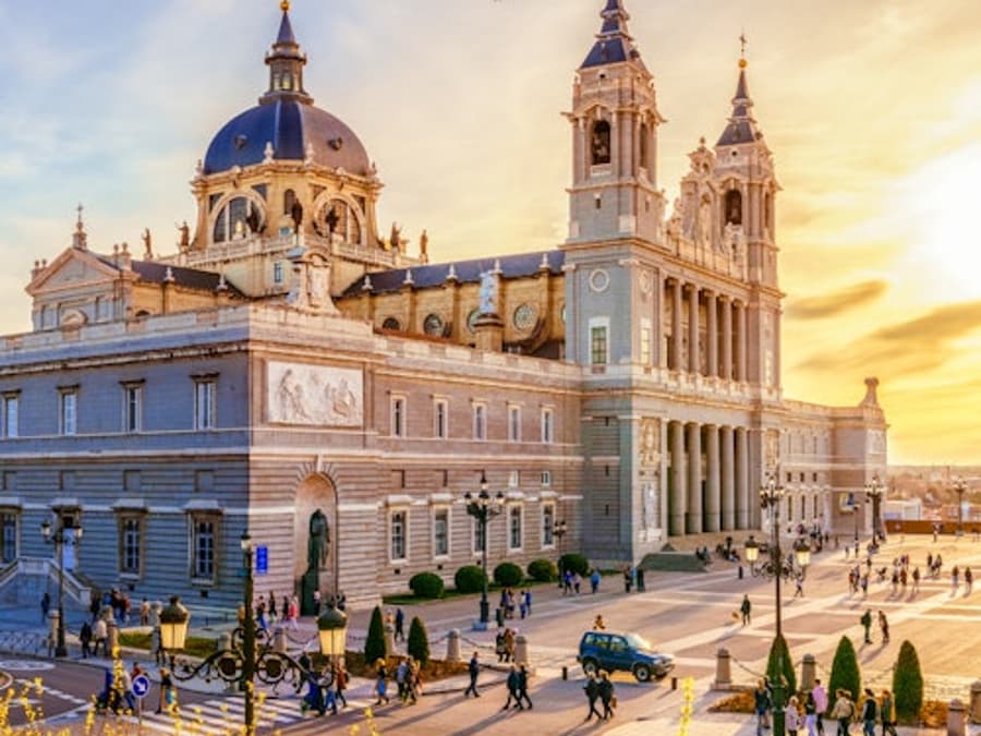 Royal Palace Madrid and Cathedral of La Almudena: Skip-The-Line & Guided Tour