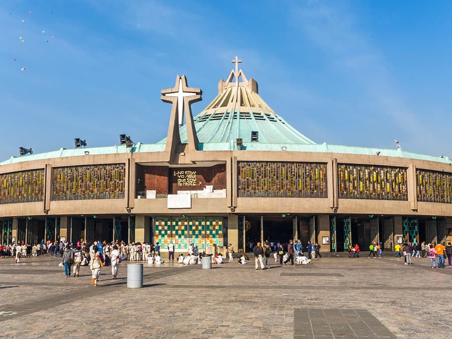 2-Day Mexico City Tour: Teotihuacán, Basilica, Frida Kahlo Museum, Xochimilco & Coyoacán