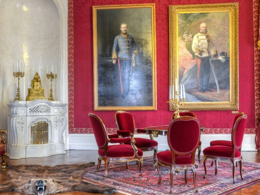 Sisi's Gödöllő Palace: Guided Tour from Budapest