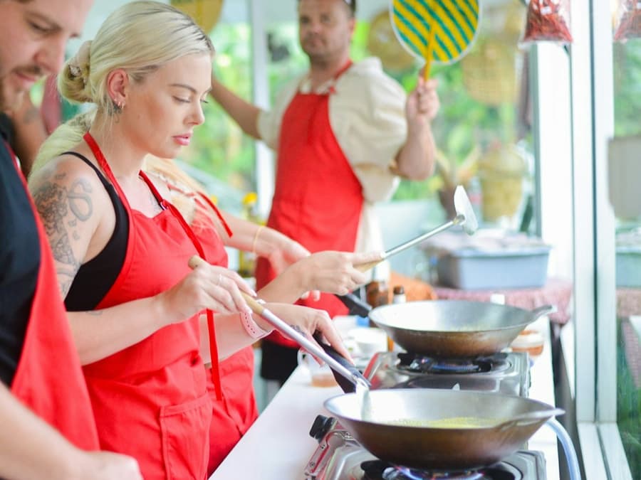 Phuket: Thai Cooking Class with Market Walk + Transfers