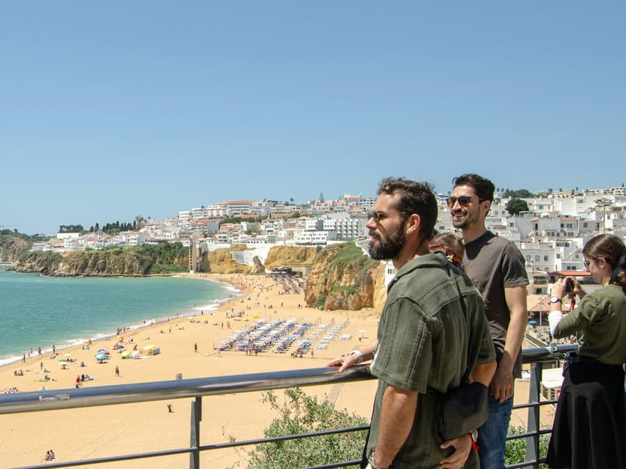 Albufeira: Guided Walking Tour + Food & Drink Tasting