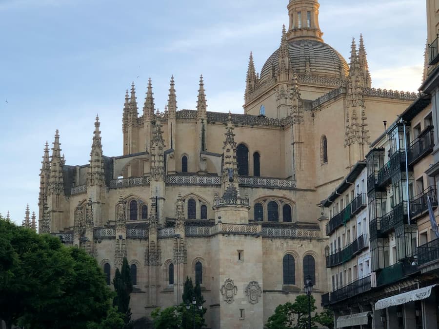 Segovia Guided Tour: City, Cathedral & Alcázar
