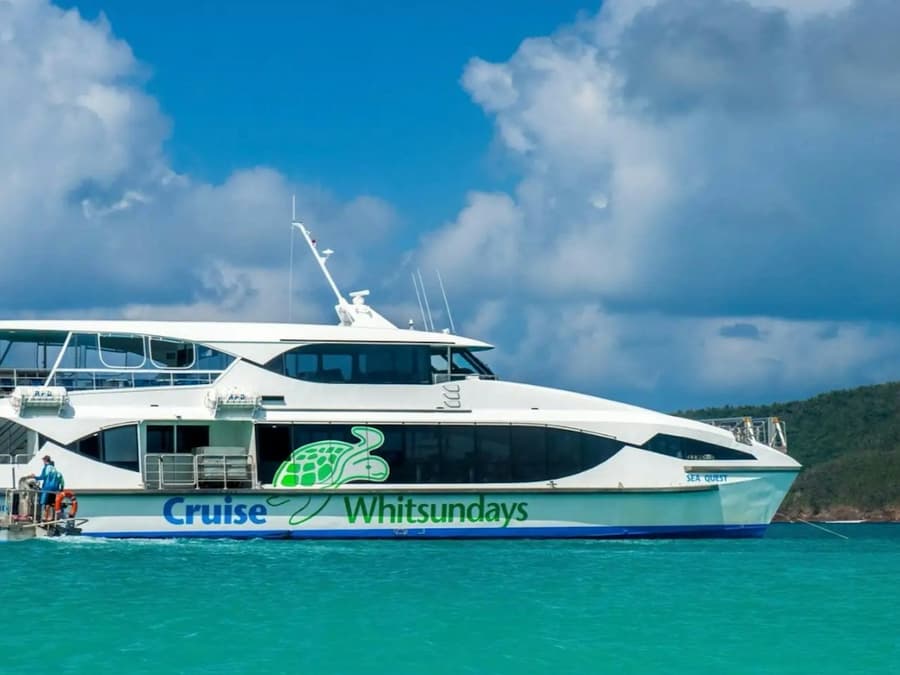 Whitehaven Beach: Cruise from Airlie Beach + Экскурсия по Hill Inlet + BBQ