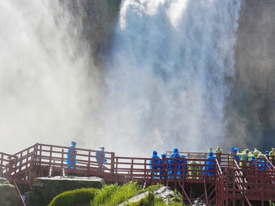 Niagara Falls US: Small Group Tour + Maid of the Mist Cruise + Cave of the Winds
