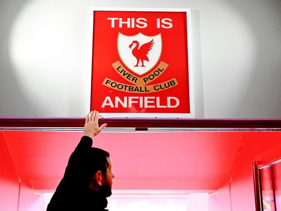 Liverpool: The Anfield Experience Tour with Food and Drinks