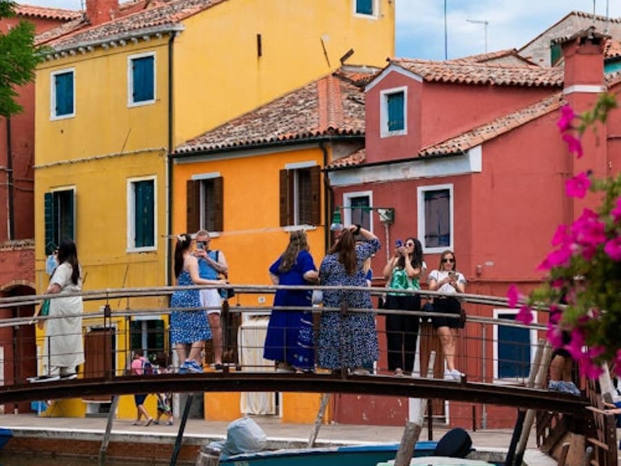 Murano and Burano: Boat Tour + Glassblowing Demo From Train Station