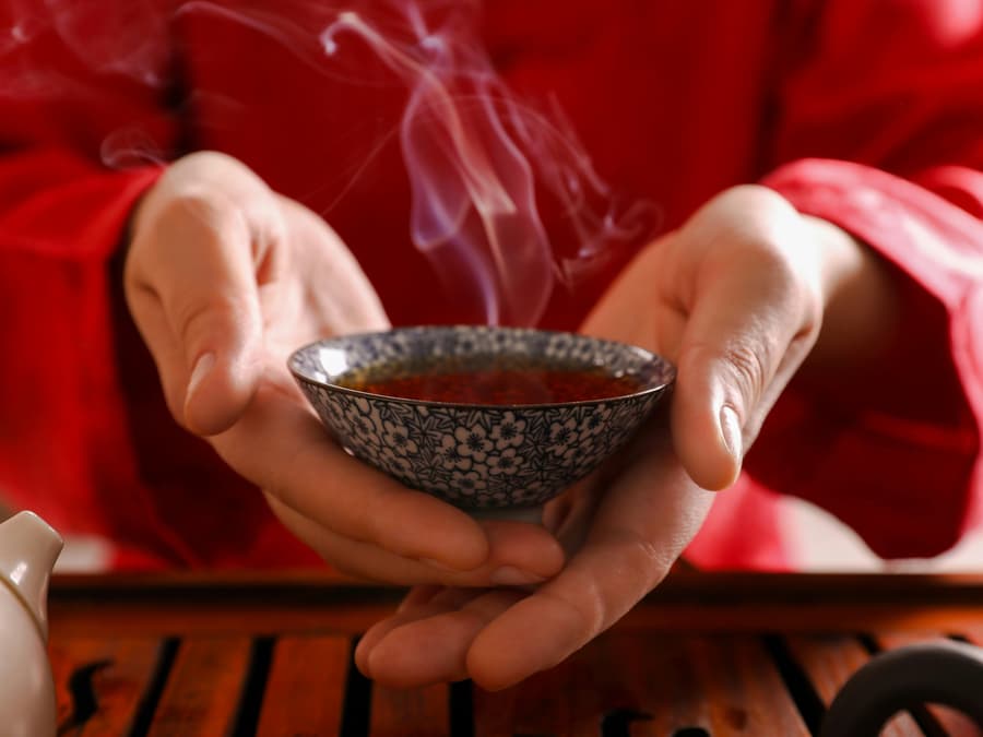 Osaka Dotonbori Area: Tea Ceremony & Matcha-Making Experience